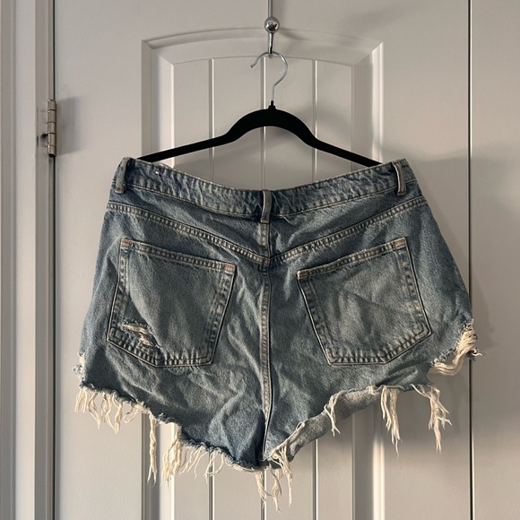 Zara Curve High Waisted Denim Shorts - Picture 5 of 5
